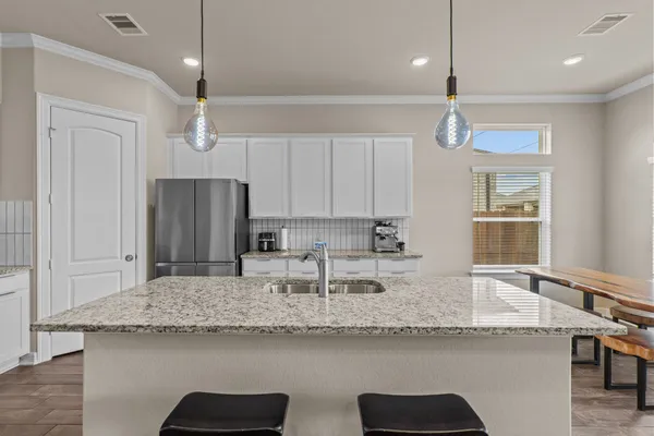 $2,600 | 1302 Lake Mija Court, Seabrook, TX 77586