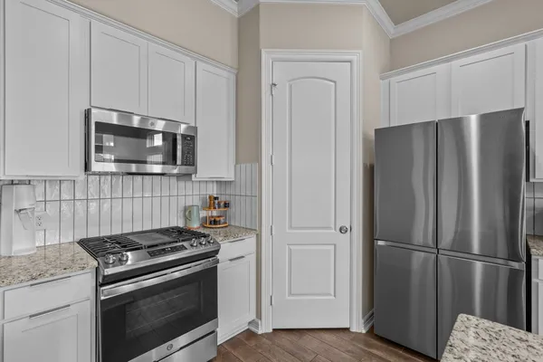 $2,600 | 1302 Lake Mija Court, Seabrook, TX 77586