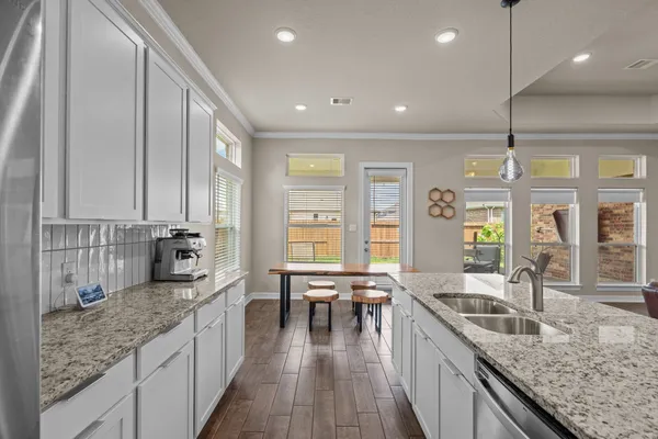 $2,600 | 1302 Lake Mija Court, Seabrook, TX 77586