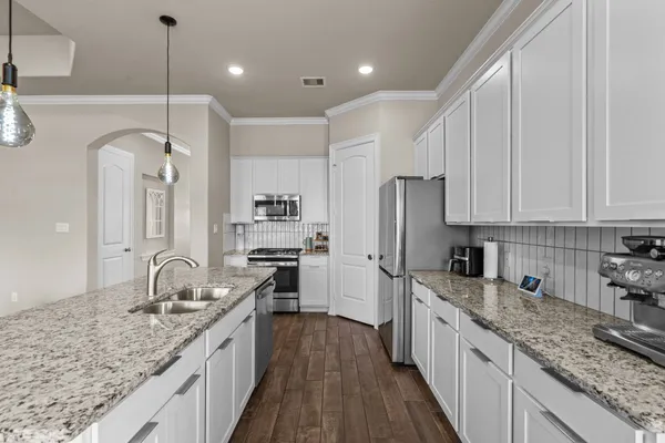 $2,600 | 1302 Lake Mija Court, Seabrook, TX 77586