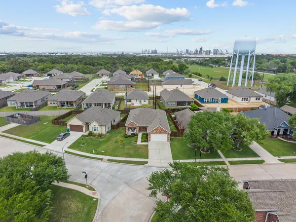 $2,600 | 1302 Lake Mija Court, Seabrook, TX 77586