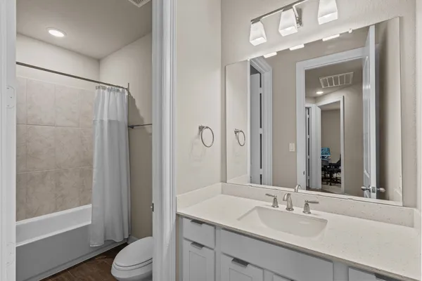 $2,600 | 1302 Lake Mija Court, Seabrook, TX 77586