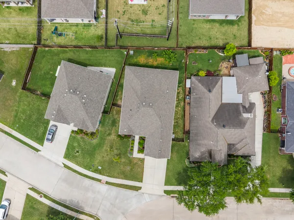 $2,600 | 1302 Lake Mija Court, Seabrook, TX 77586