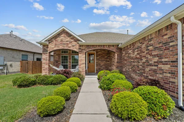 $2,600 | 1302 Lake Mija Court, Seabrook, TX 77586