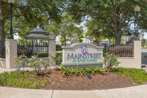 $240,000 | 201 Settlers Trace Boulevard, Unit 2414, Lafayette, LA 70508