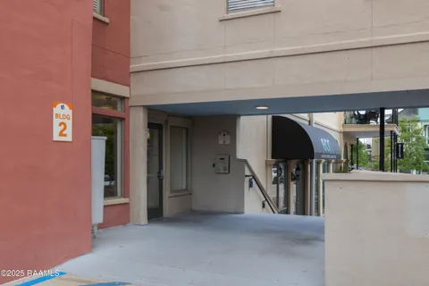 $240,000 | 201 Settlers Trace Boulevard, Unit 2414, Lafayette, LA 70508