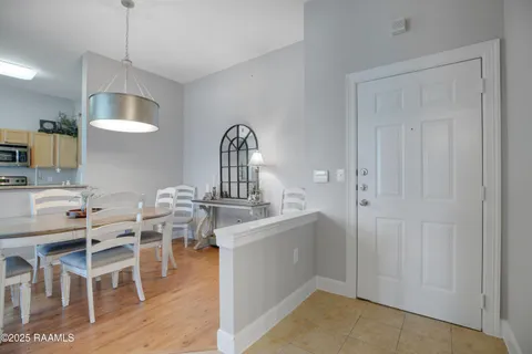 $240,000 | 201 Settlers Trace Boulevard, Unit 2414, Lafayette, LA 70508