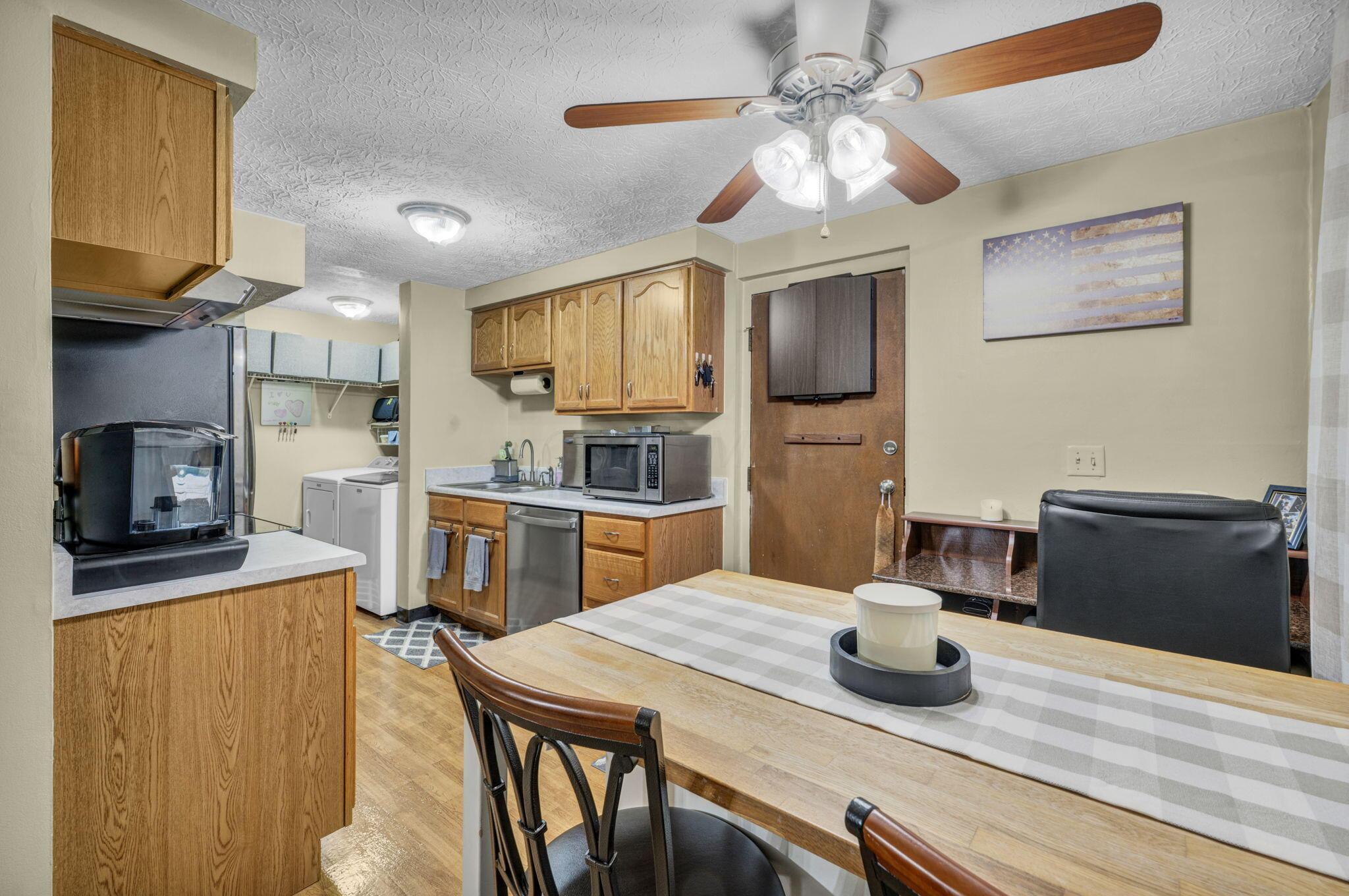 717 Cherry Hollow Road, Unit B Columbus, OH 43228 - Photo 9 of 33 11-web-or-mls-Cherry Hollow_13