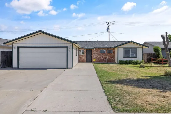 $349,000 | 883 Clover Lane, Hanford, CA 93230