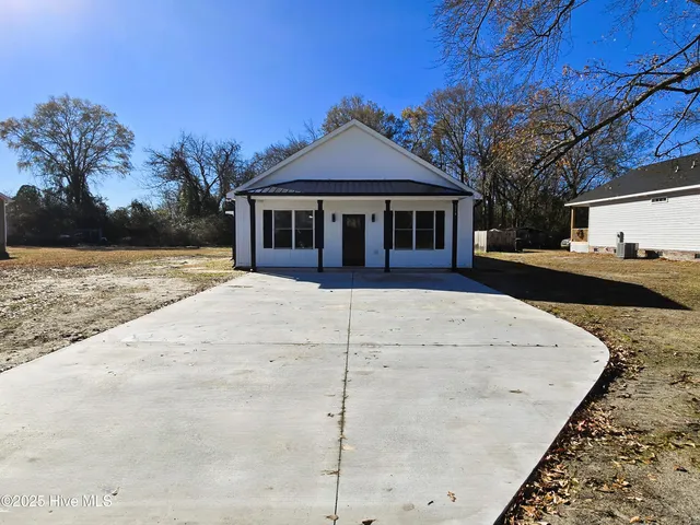 $261,900 | 214 East Railroad Street, La Grange, NC 28551