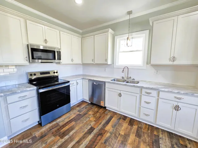 $261,900 | 214 East Railroad Street, La Grange, NC 28551