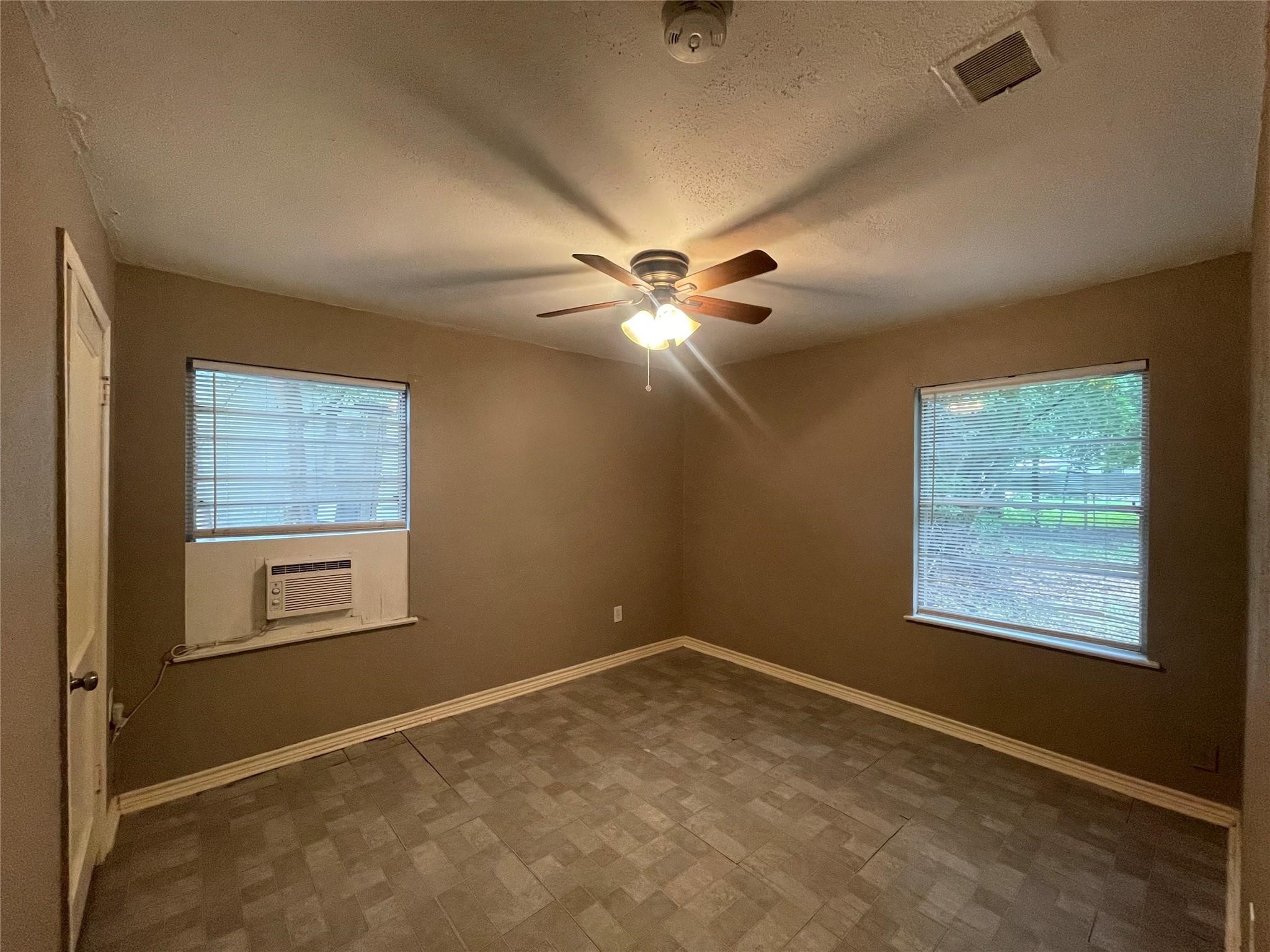 5314 Dewberry Street Houston, TX 77021 - Photo 6 of 11