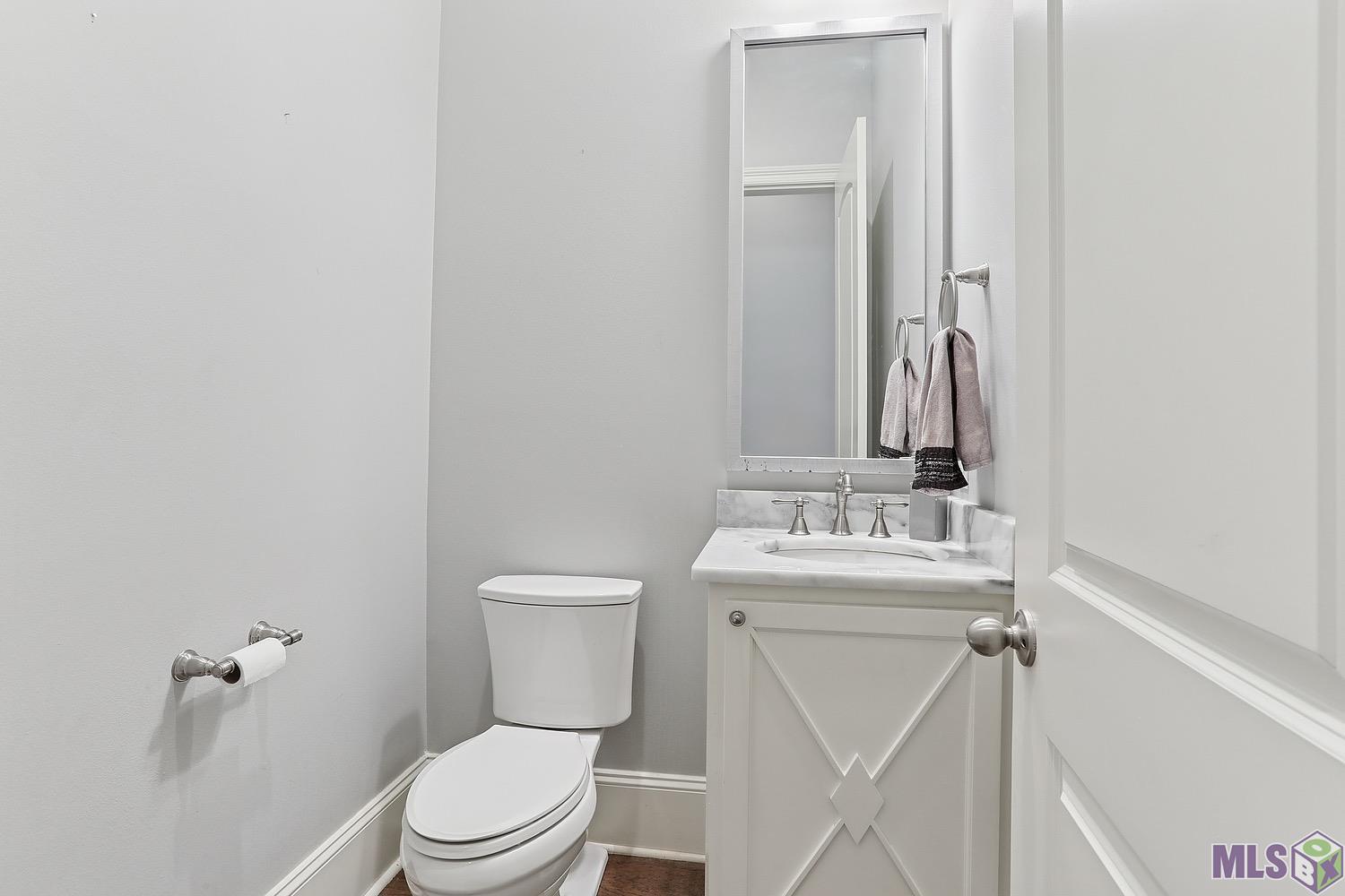 13013 West Waterside Drive Baton Rouge, LA 70818 - Photo 11 of 27 Guest Bathroom