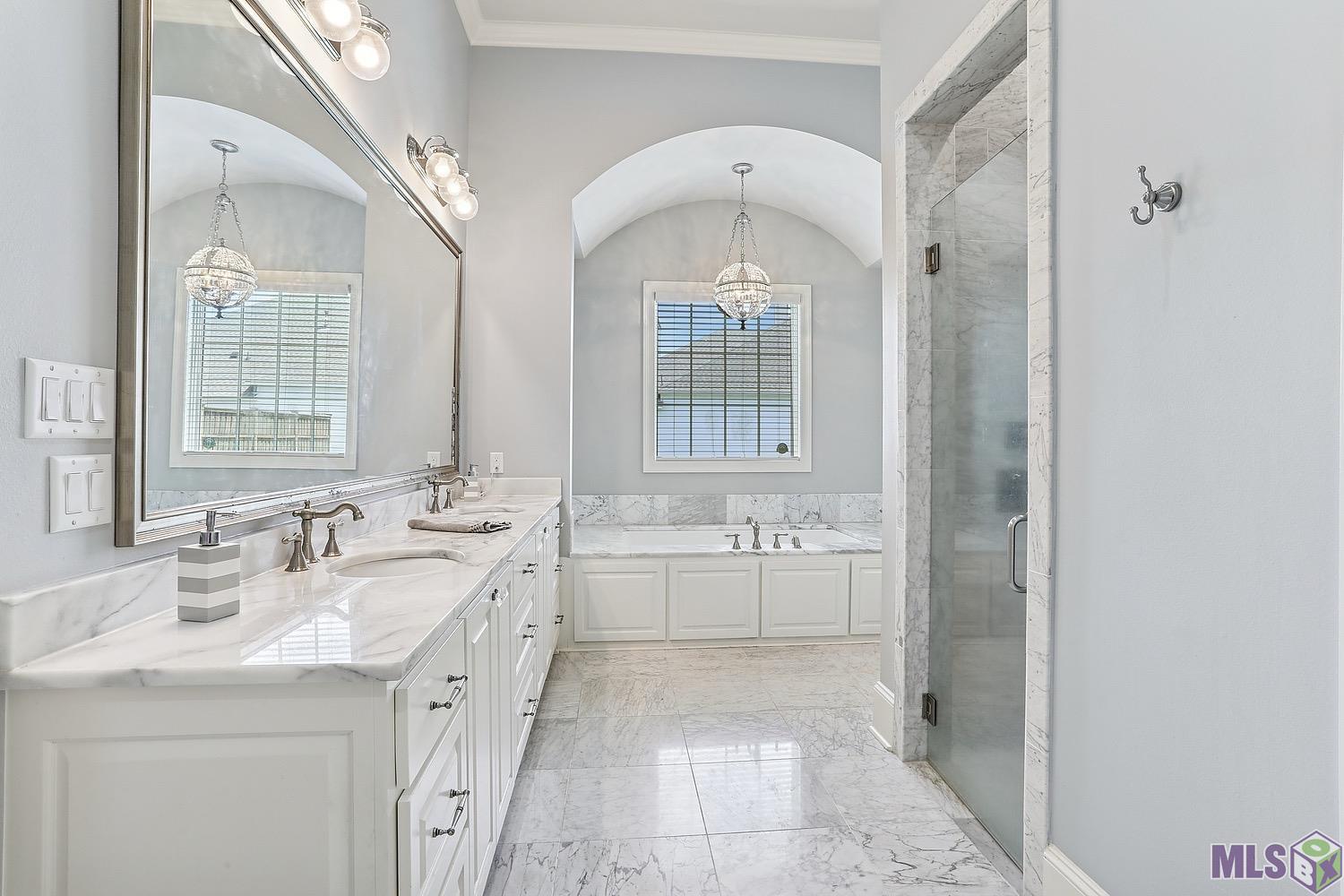 13013 West Waterside Drive Baton Rouge, LA 70818 - Photo 16 of 27 Primary Bathroom