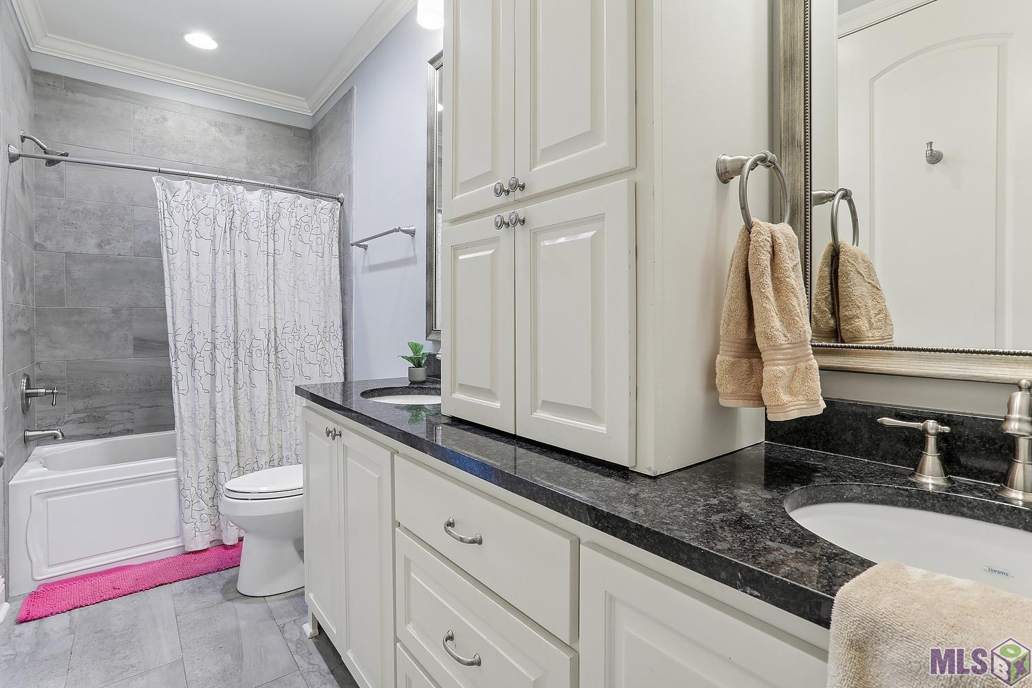 13013 West Waterside Drive Baton Rouge, LA 70818 - Photo 20 of 27 Upstairs Jack and Jill bathroom