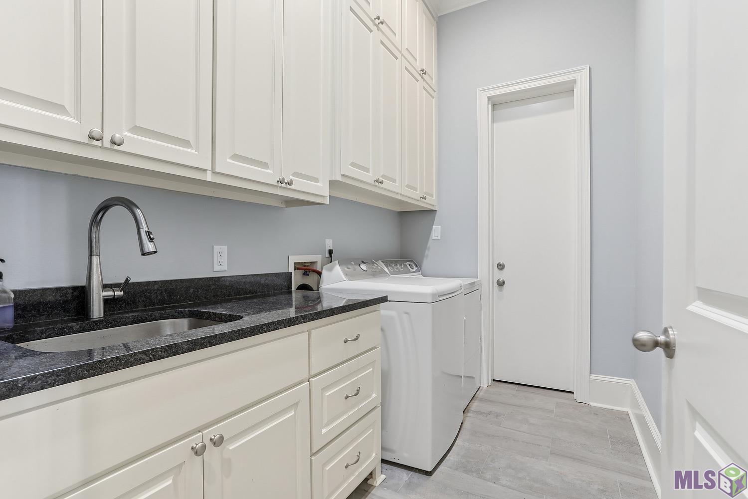 13013 West Waterside Drive Baton Rouge, LA 70818 - Photo 10 of 27 Downstairs laundry