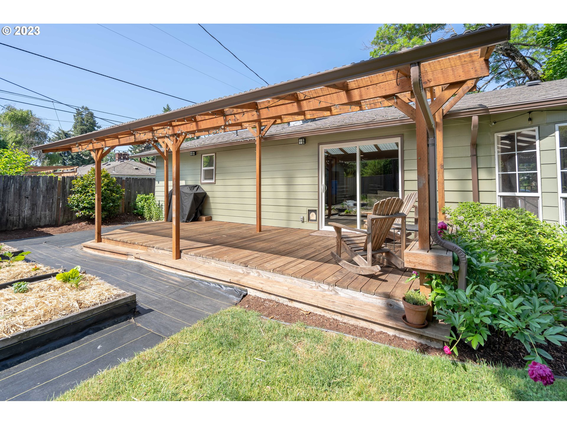 1670 Linden Avenue Springfield, OR 97477 - Photo 25 of 28 a front view of a house with garden