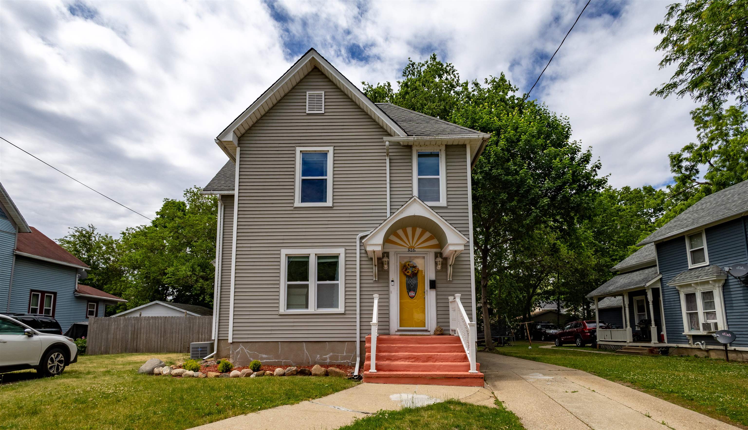 816 Bluff Street Beloit, WI 53511 - Photo 4 of 21
