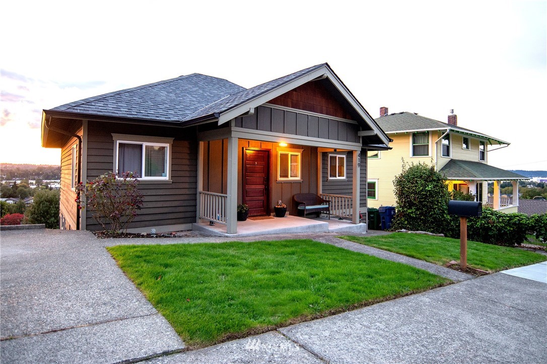 419 Cedar Avenue South Renton, WA 98057 - Photo 1 of 17 Gallery Image 1