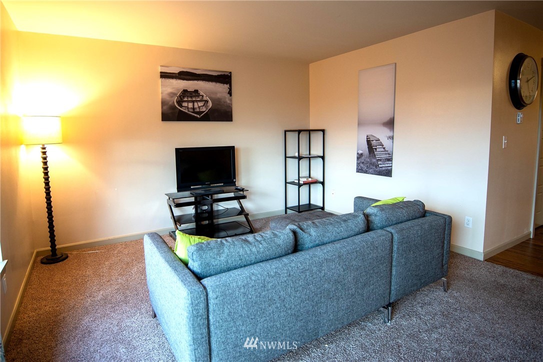 419 Cedar Avenue South Renton, WA 98057 - Photo 5 of 17 Gallery Image 5