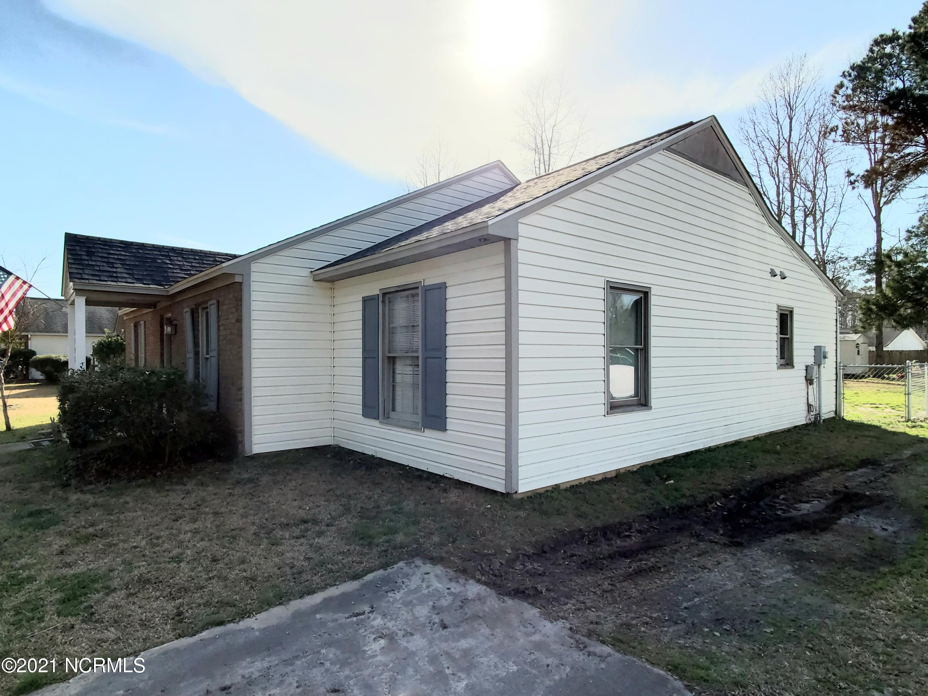 4535 Rivershore Drive New Bern, NC 28560 - Photo 2 of 31 20210305_192534