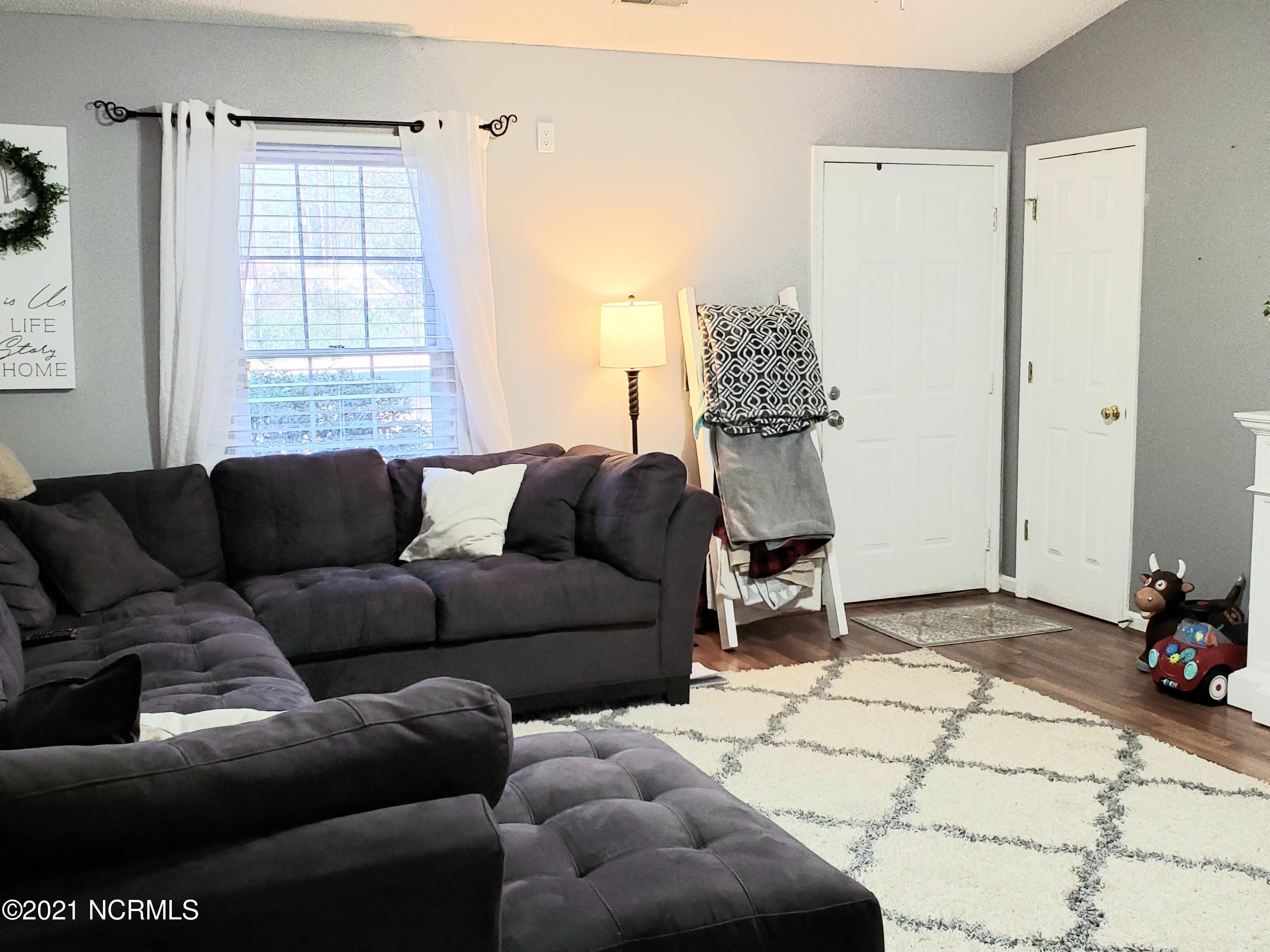 4535 Rivershore Drive New Bern, NC 28560 - Photo 5 of 31 20210305_191454