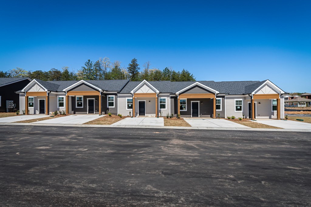 31 Grove Loop Blue Ridge, GA 30513 - Photo 9 of 47 a front view of a house with a yard
