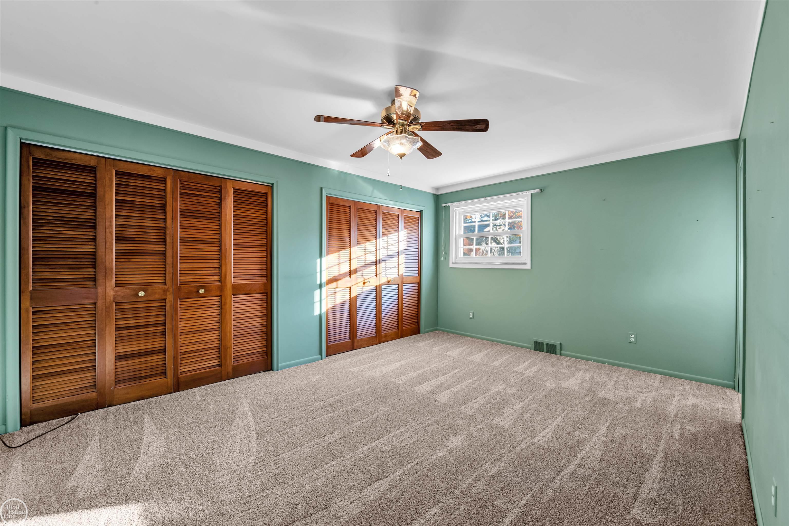 2079 Hampton Road Grosse Pointe, MI 48236 - Photo 8 of 39 50127742-7.JPG