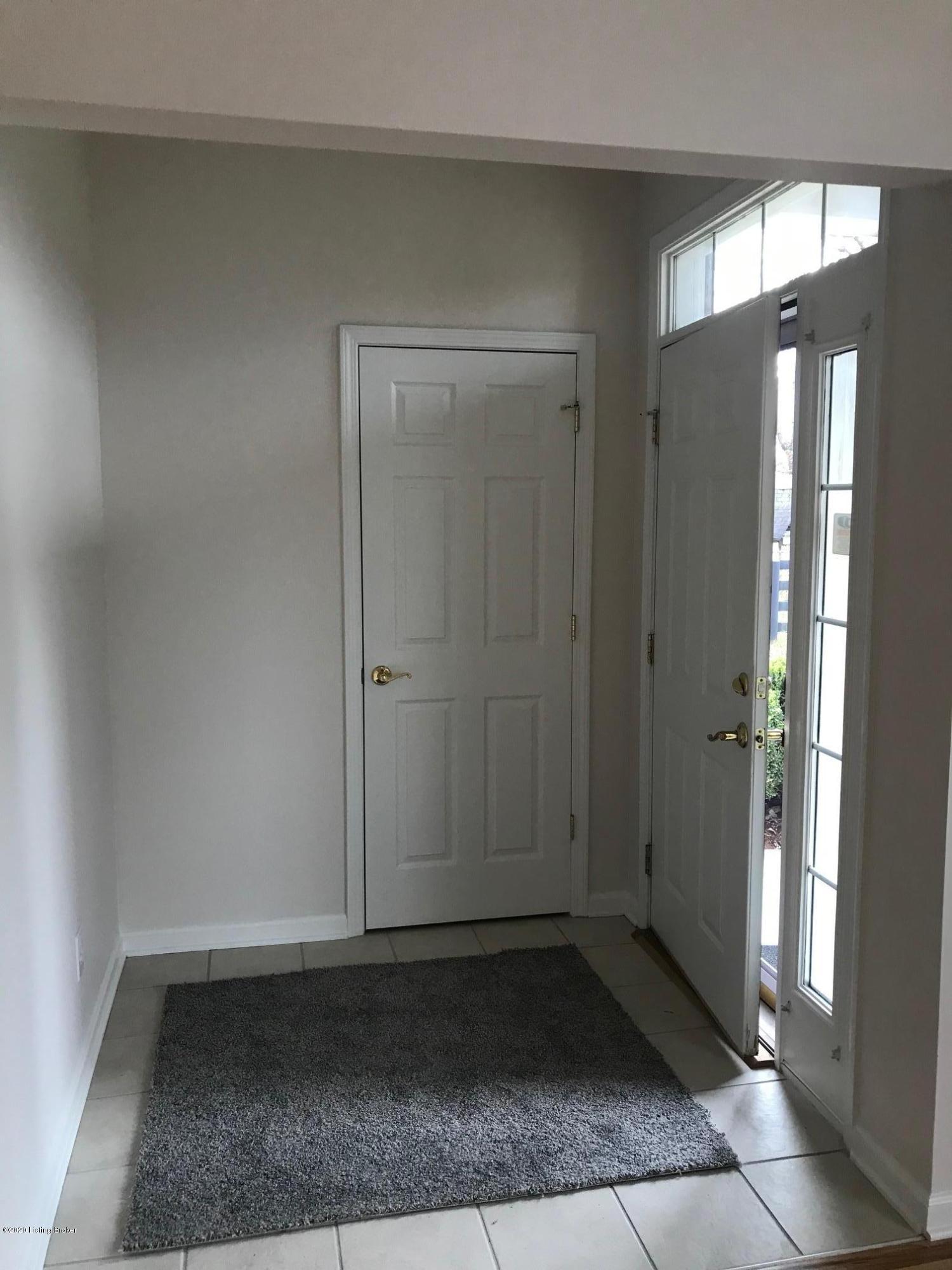 6434 Rivers End Drive Louisville, KY 40258 - Photo 5 of 19 Large Entrance Foyer