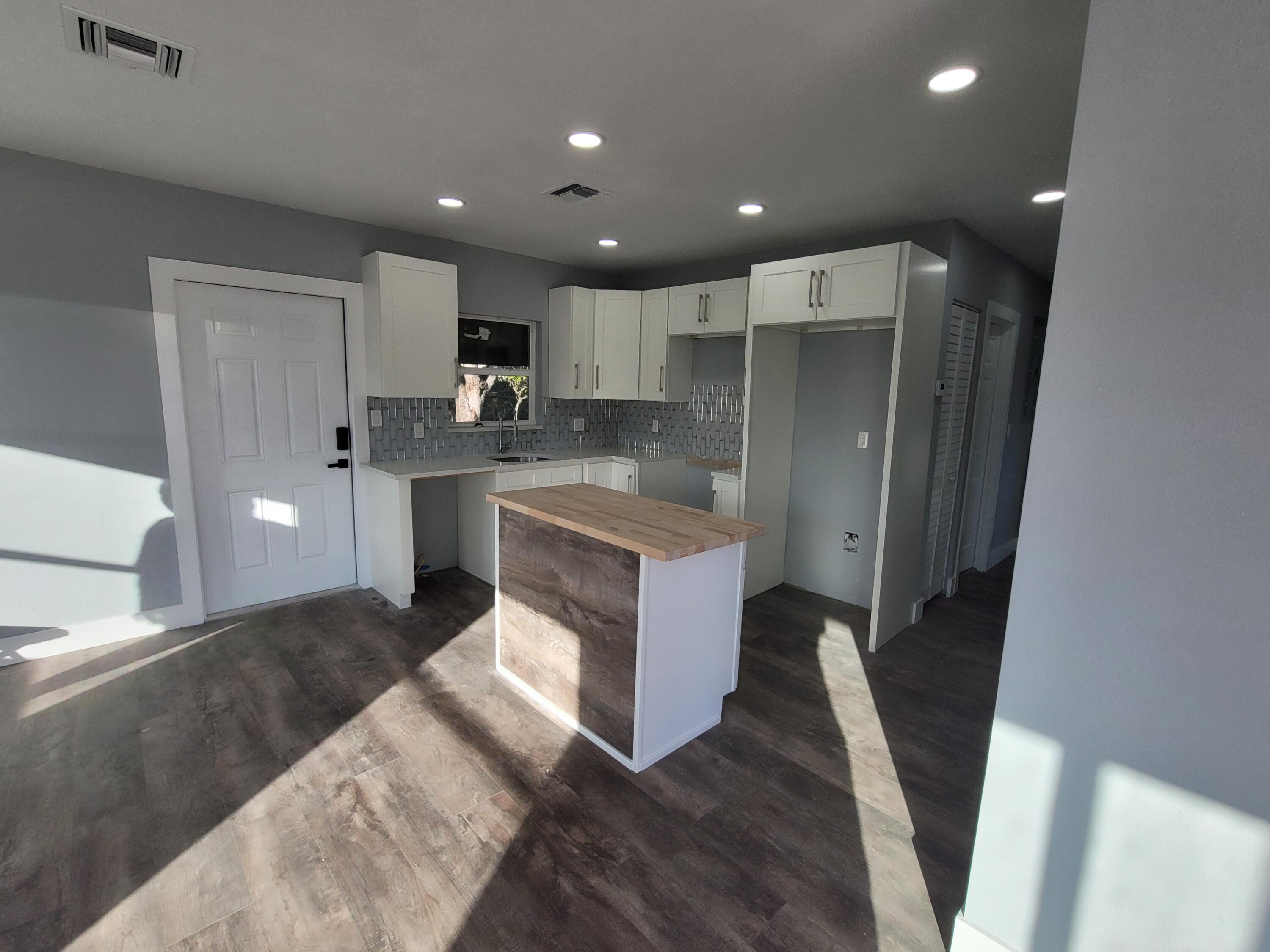1122 West 26th Court Riviera Beach, FL 33404 - Photo 5 of 13 20250131_162859