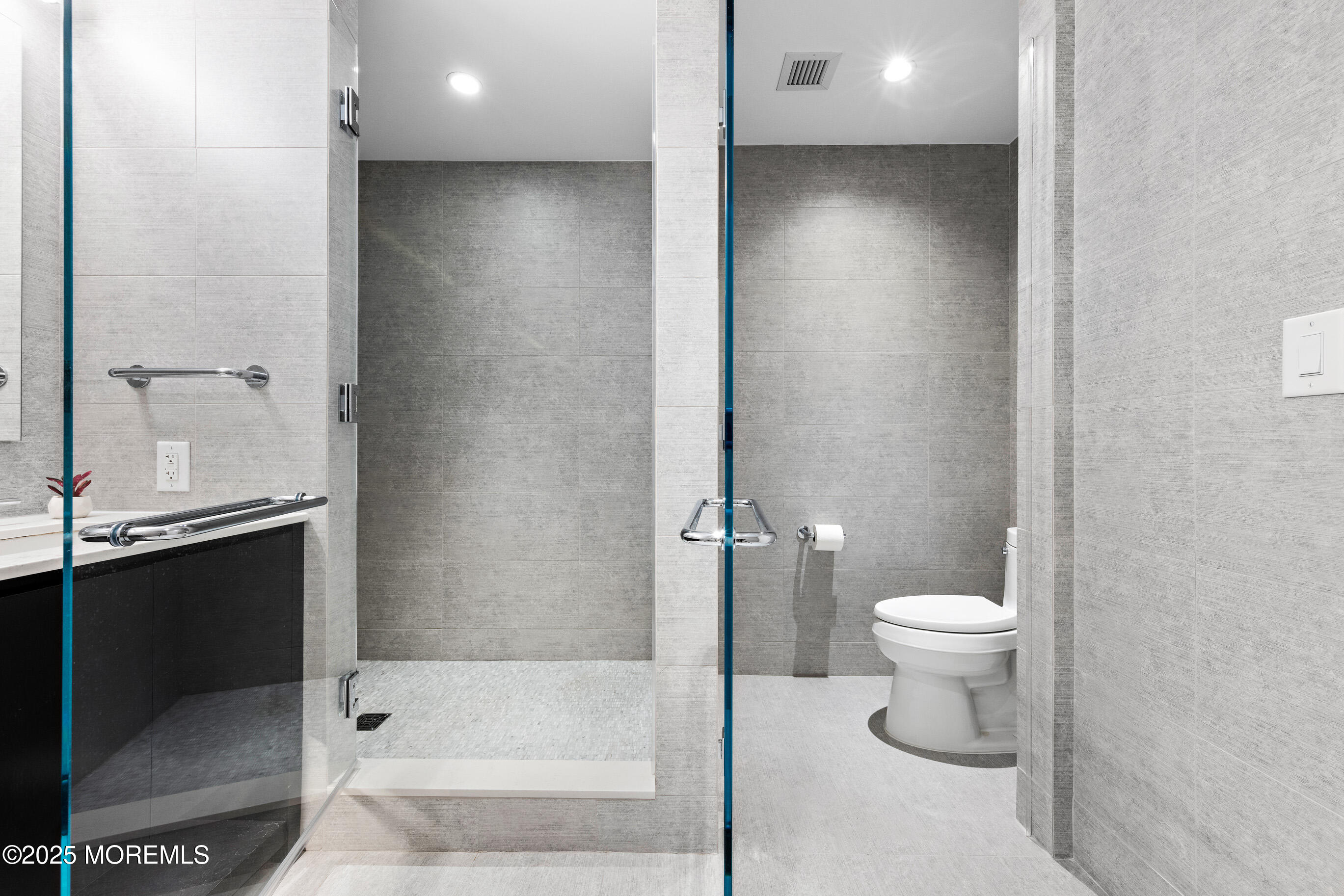 20 Melrose Terrace, Unit 511 Long Branch, NJ 07740 - Photo 16 of 35 a bathroom with a toilet a sink and bathtub