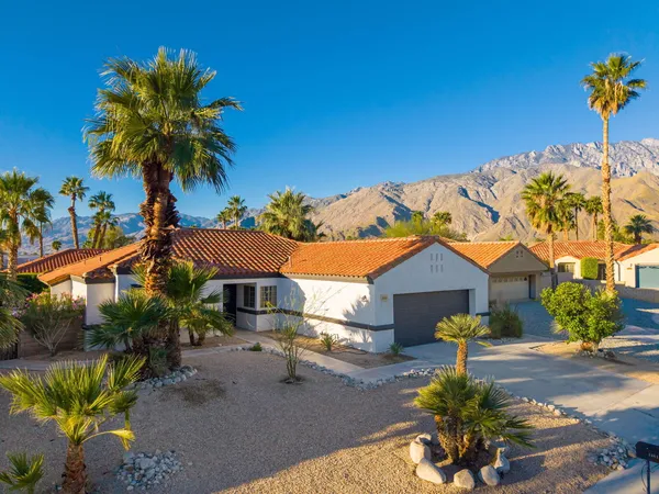 $679,000 | 1461 East Padua Way, Palm Springs, CA 92262