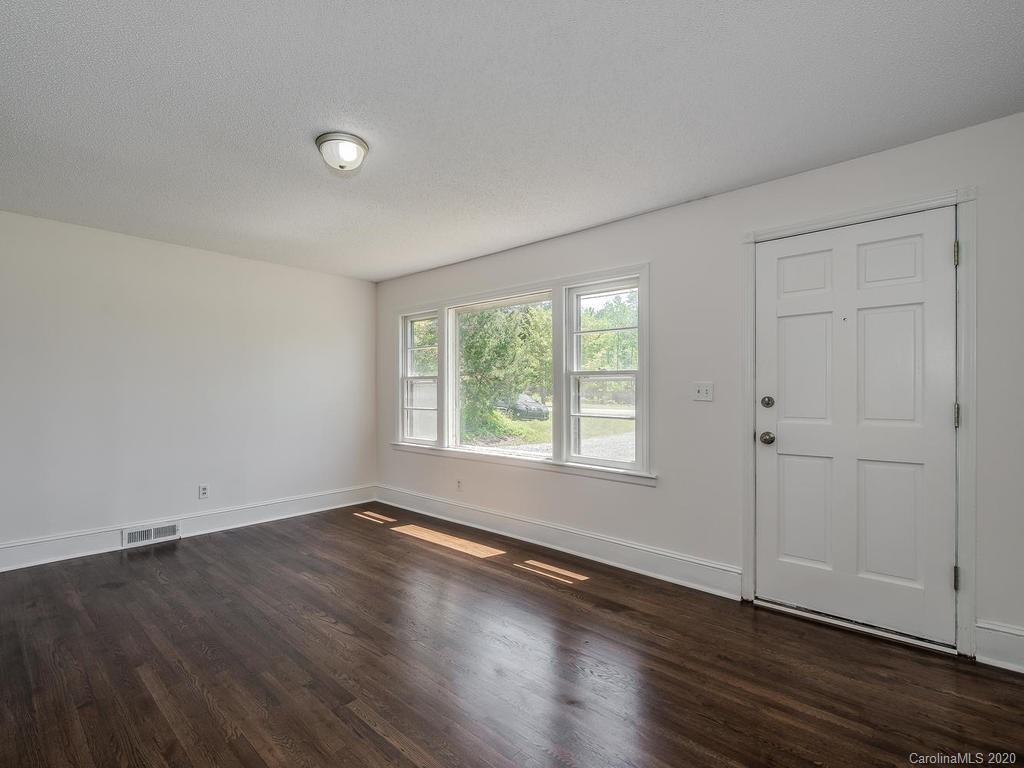 6617 Simpson Road Charlotte, NC 28216 - Photo 3 of 17 Gallery Image 3