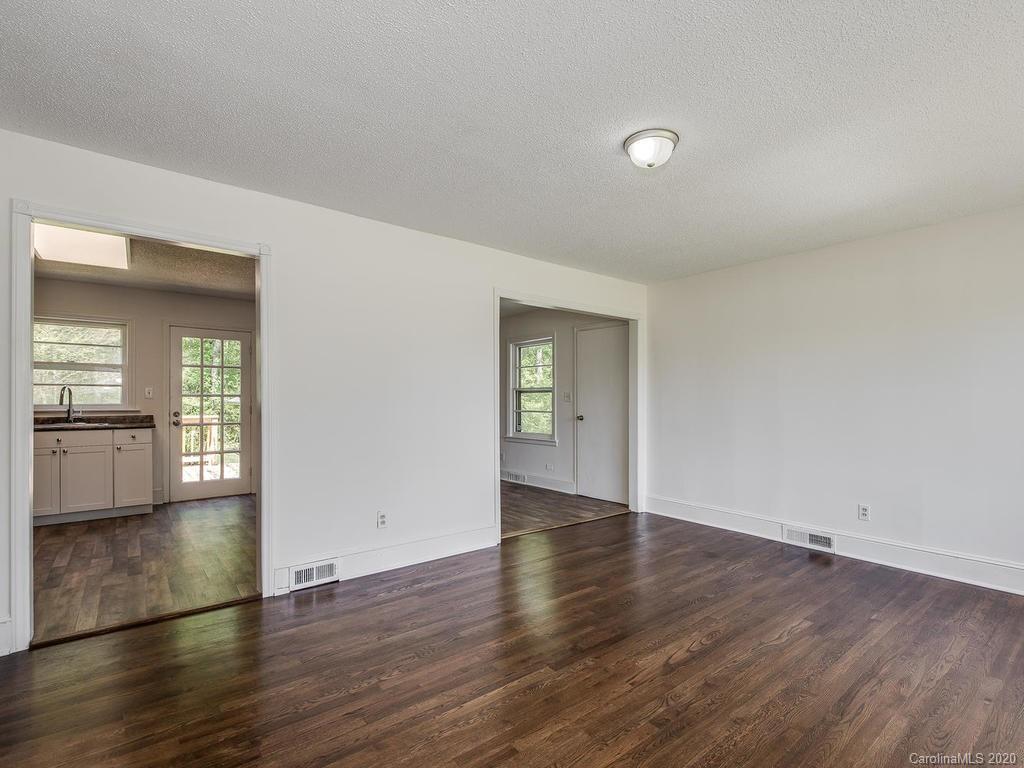 6617 Simpson Road Charlotte, NC 28216 - Photo 4 of 17 Gallery Image 4