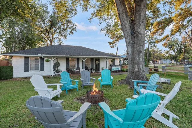 a view of a house with backyard sitting area and garden