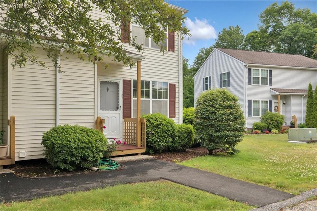 745 Merrow Rd. Unit 133 Coventry CT is an end unit in Country Woods Condominium Complex. This complex is just minutes from UCONN and only about 20 miles to Hartford. Pets are allowed, so consult with the management company to determine the pet rules.