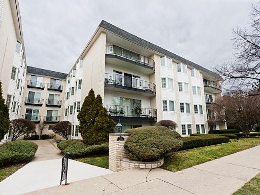 715 Ridge Road, Unit 1A Wilmette, IL 60091 - Photo 1 of 10