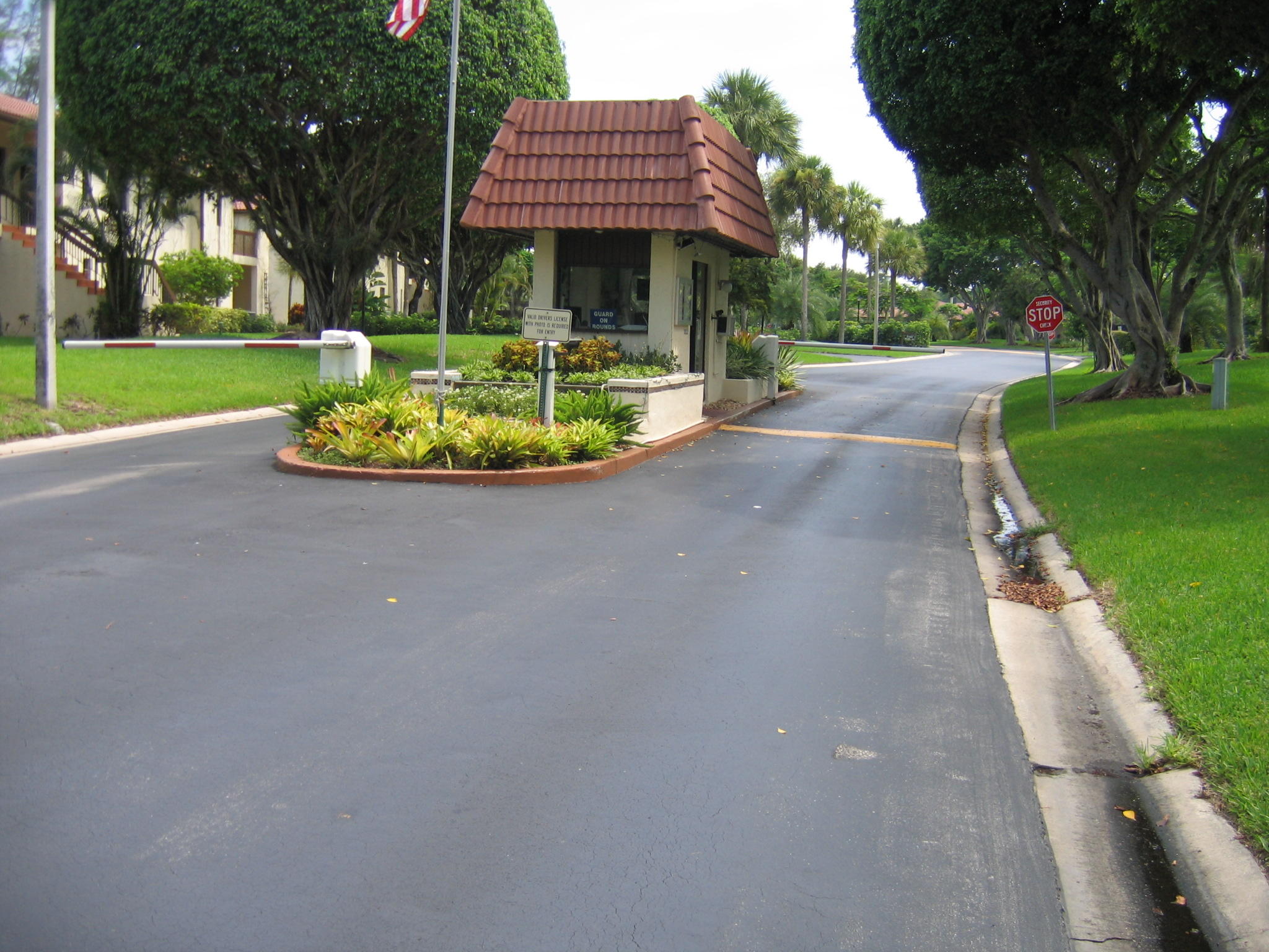 21946 Arriba Real, Unit 2C Boca Raton, FL 33433 - Photo 39 of 43 Entry-Guardhouse-Security