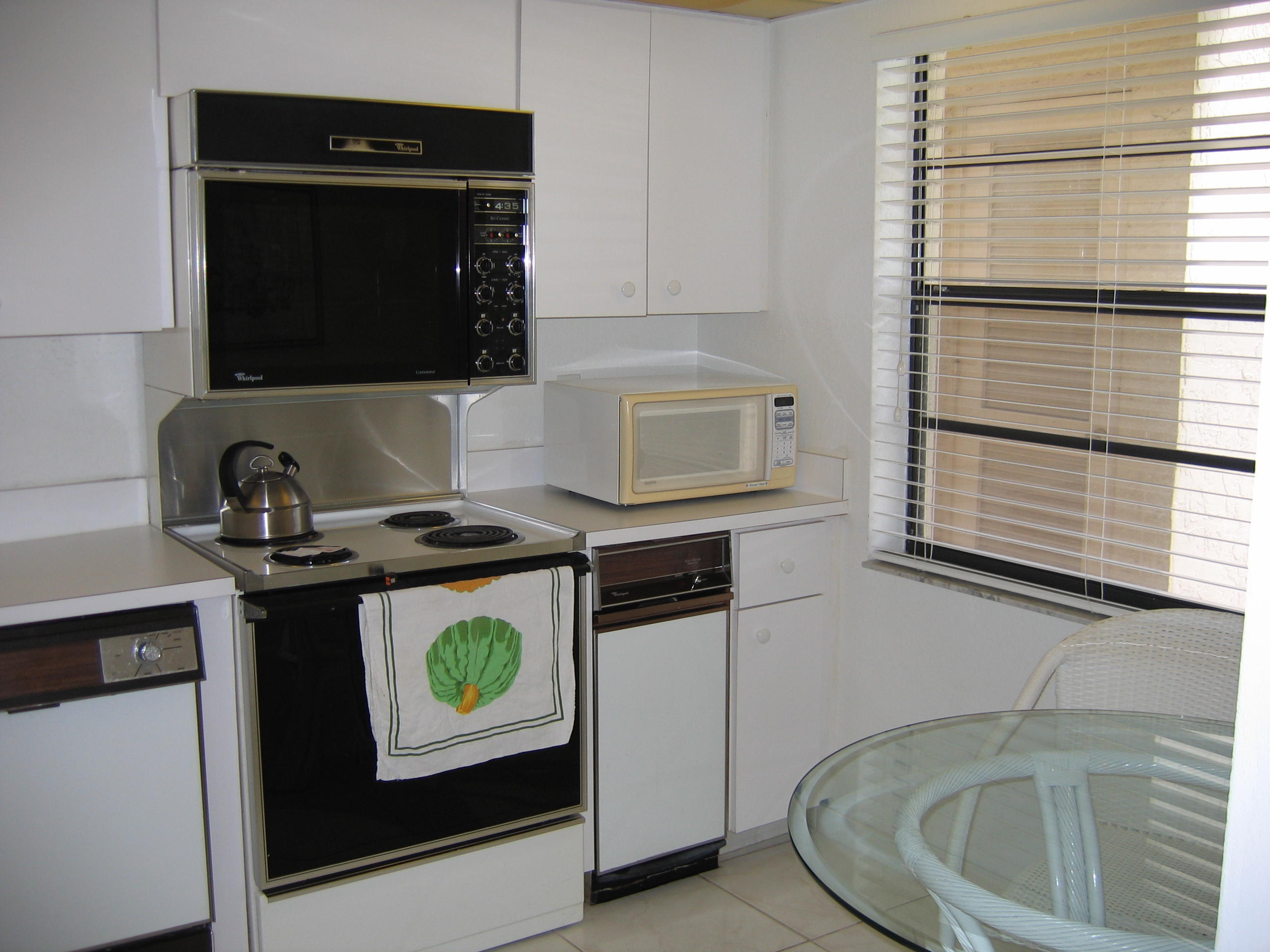 21946 Arriba Real, Unit 2C Boca Raton, FL 33433 - Photo 9 of 43 Kitchen
