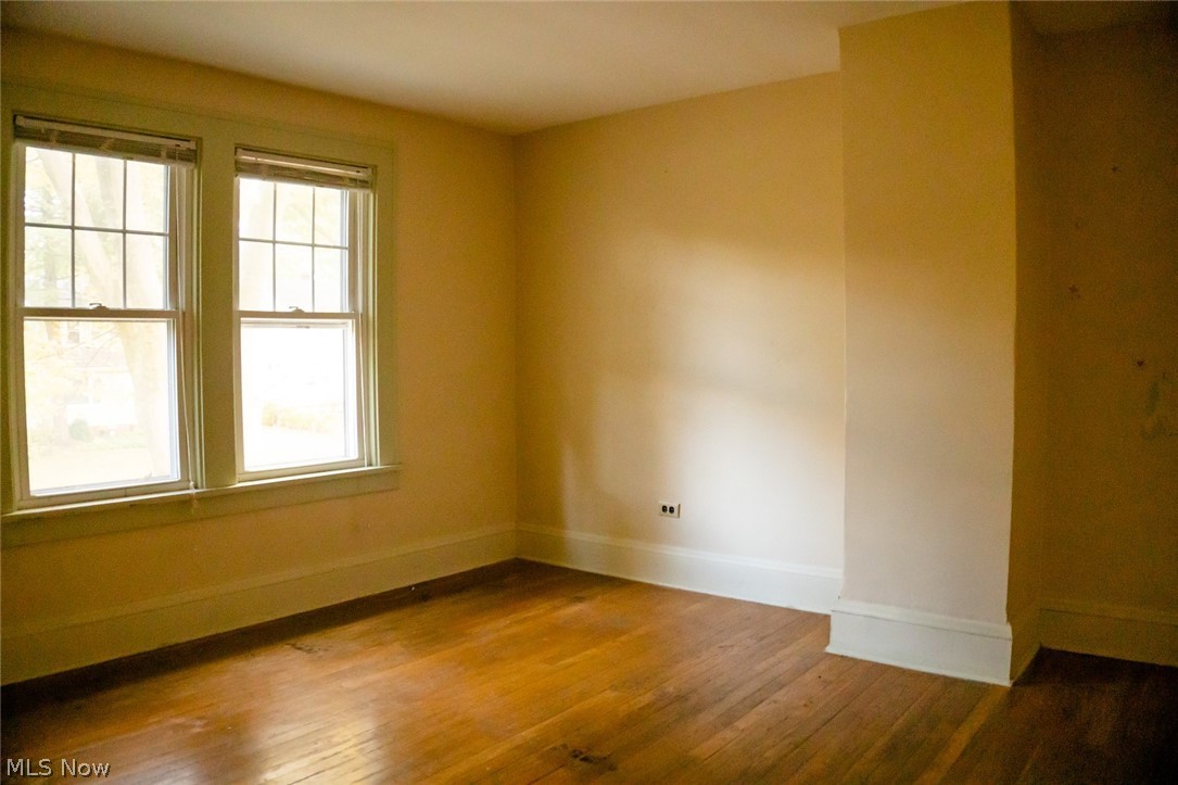 926 Montford Road Cleveland, OH 44121 - Photo 9 of 13