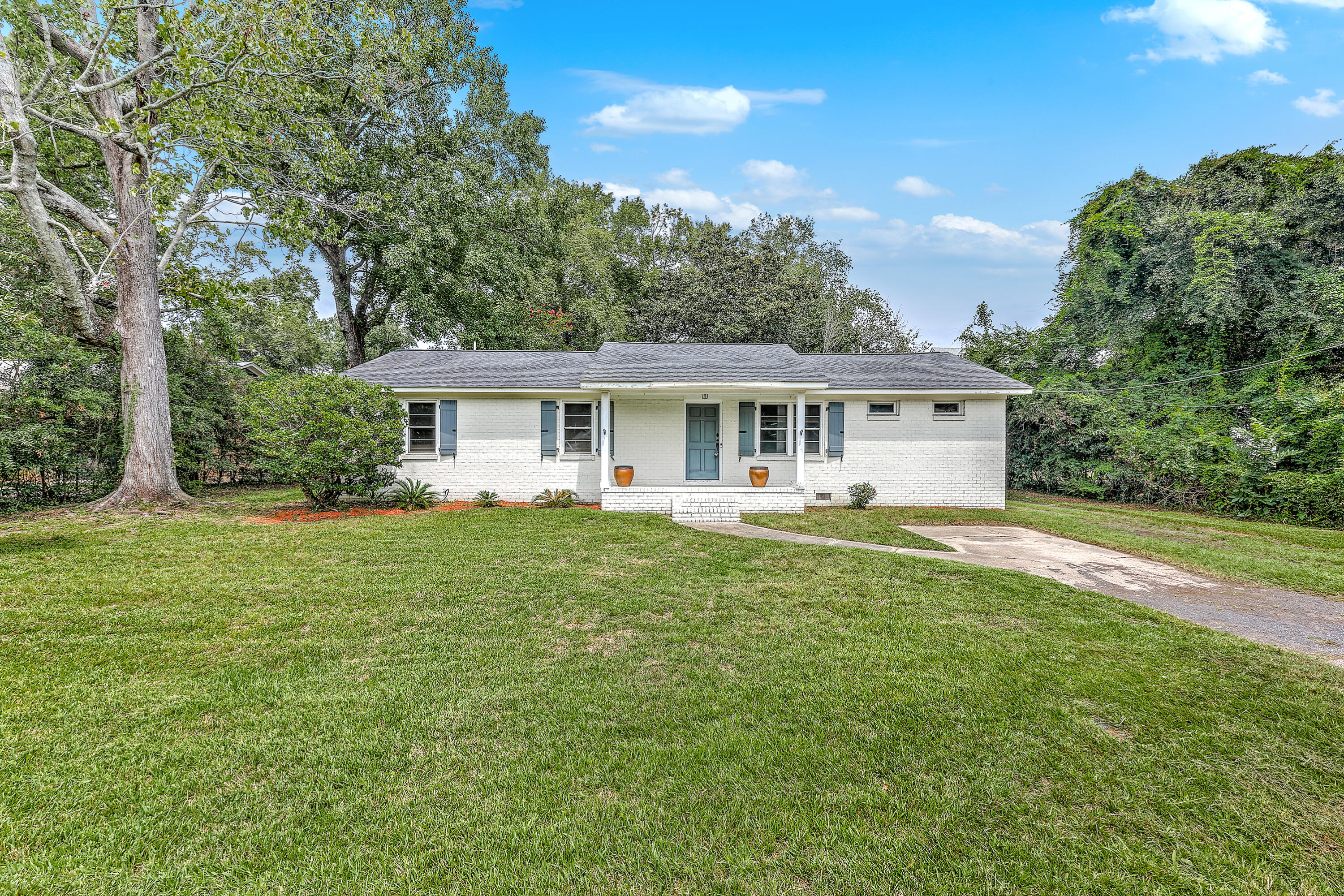 1140 Pleasant Pines Road Mount Pleasant, SC 29464 - Photo 3 of 20 1140Frnt