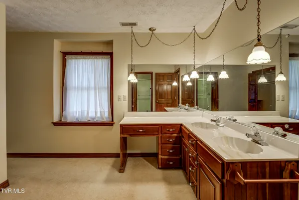 $965,000 | 150 Miller Crossing, Jonesborough, TN 37659