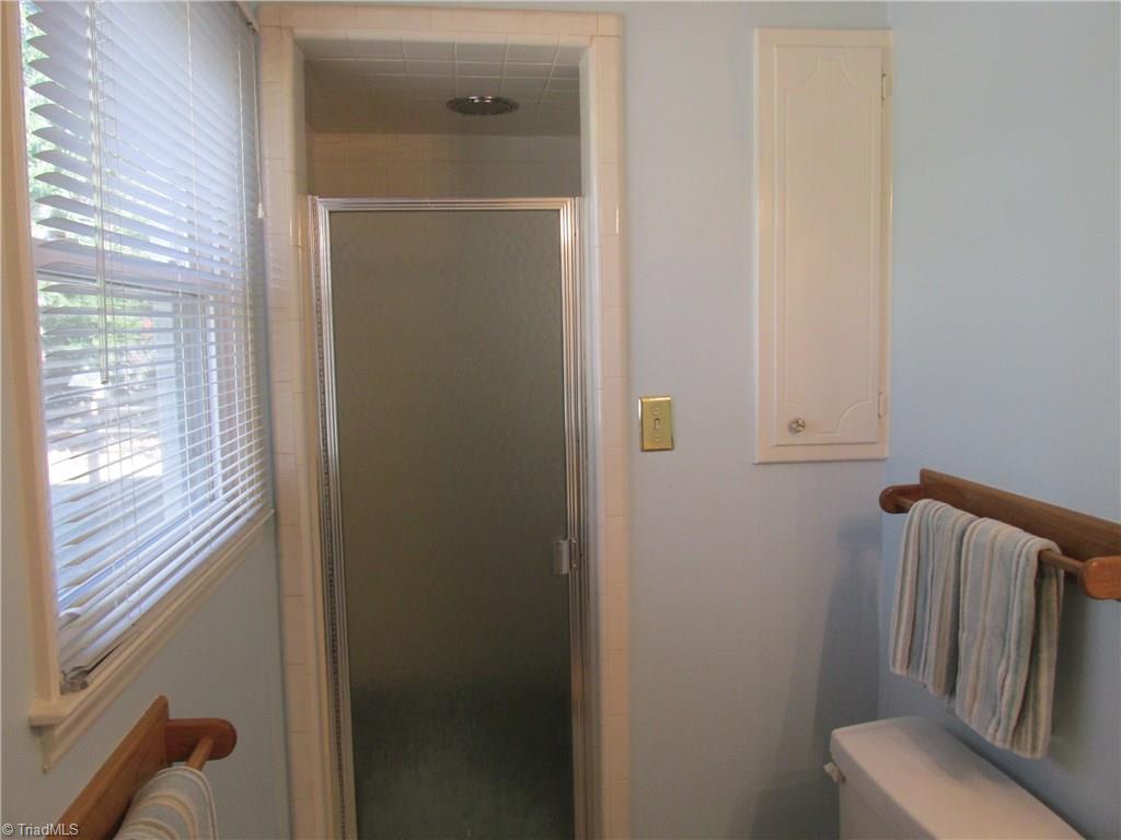 3209 Garwin Road Greensboro, NC 27406 - Photo 15 of 24 Master En-Suite Bath