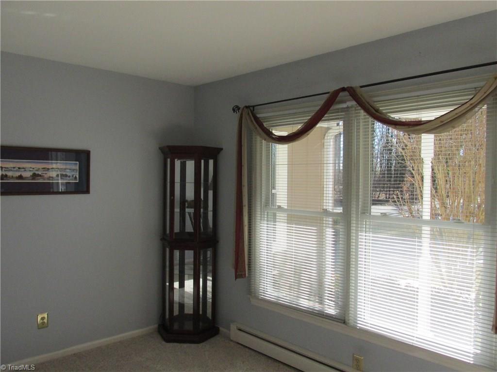 3209 Garwin Road Greensboro, NC 27406 - Photo 3 of 24 Living Room