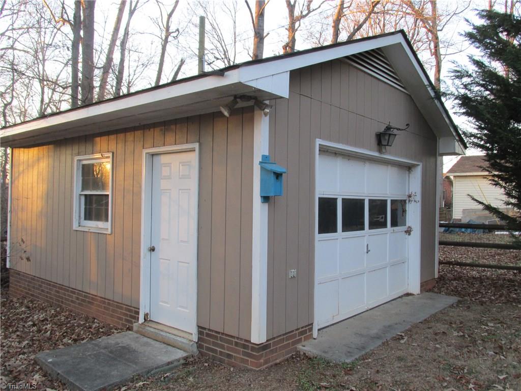 3209 Garwin Road Greensboro, NC 27406 - Photo 22 of 24 Workshop with Electricity