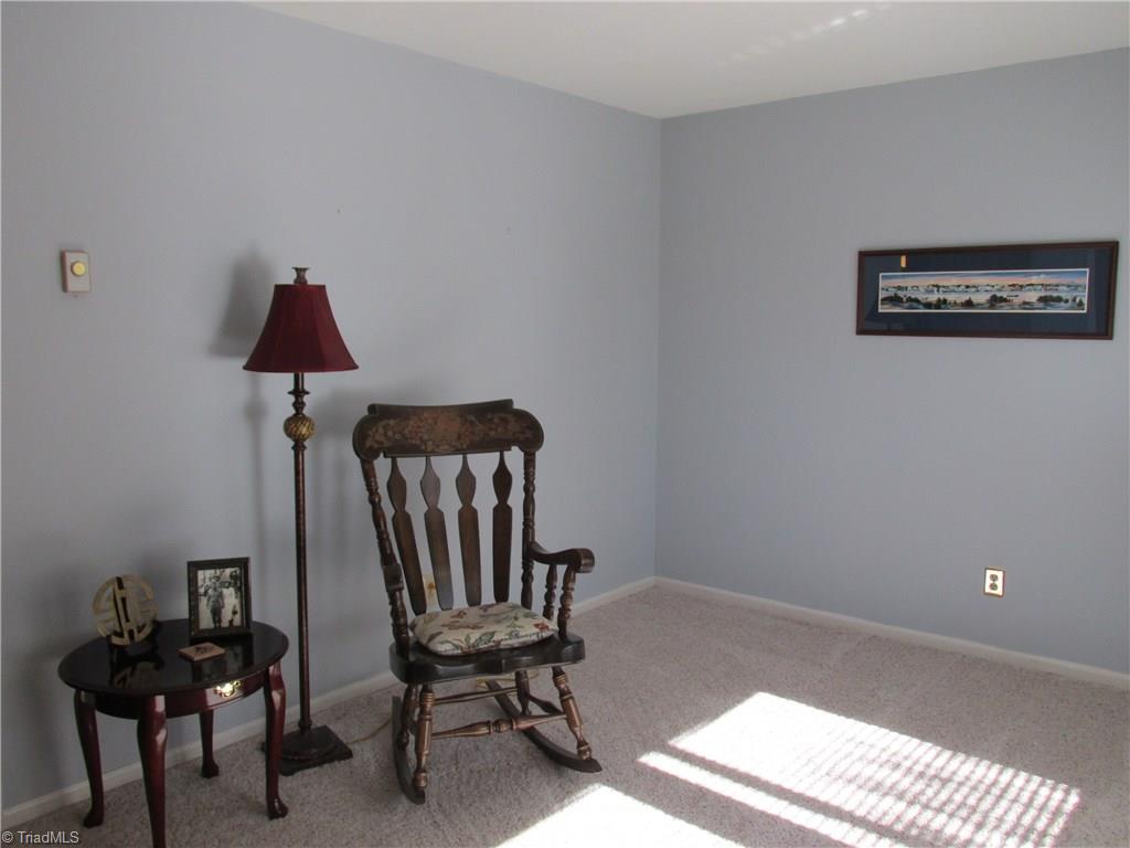 3209 Garwin Road Greensboro, NC 27406 - Photo 4 of 24 Living Room