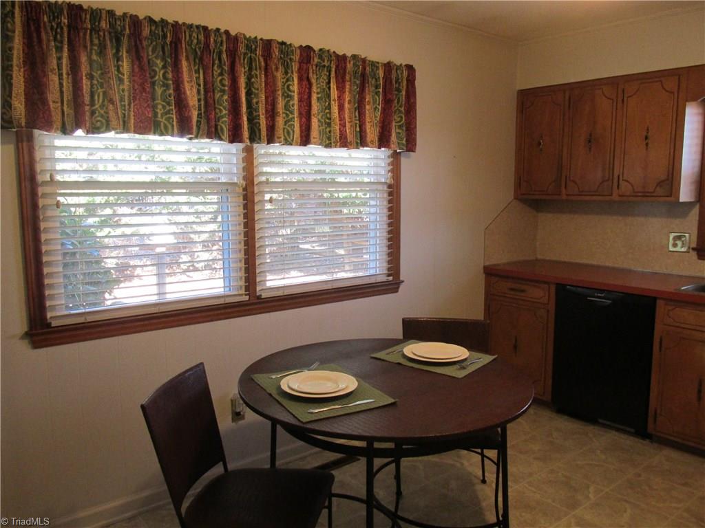 3209 Garwin Road Greensboro, NC 27406 - Photo 5 of 24 Eat-In Kitchen