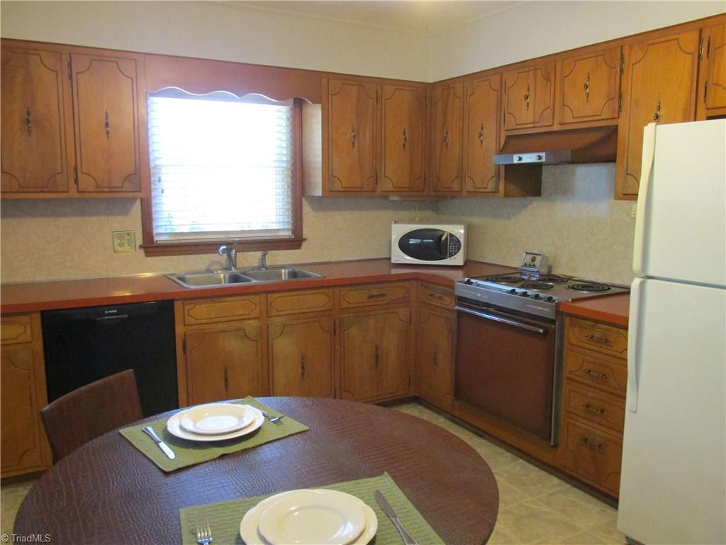 3209 Garwin Road Greensboro, NC 27406 - Photo 7 of 24 Kitchen