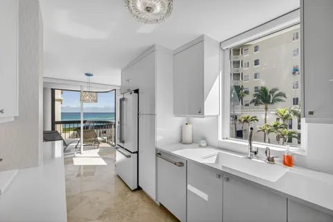 $775,000 | 5380 North Ocean Drive, Unit 3B, Singer Island, FL 33404