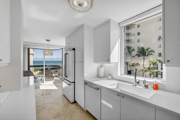 $775,000 | 5380 North Ocean Drive, Unit 3B, Singer Island, FL 33404